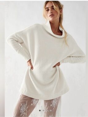 Free People Ottoman Slouchy
Tunic Sweater Cream Cowl
Neck Oversized Rib Knit